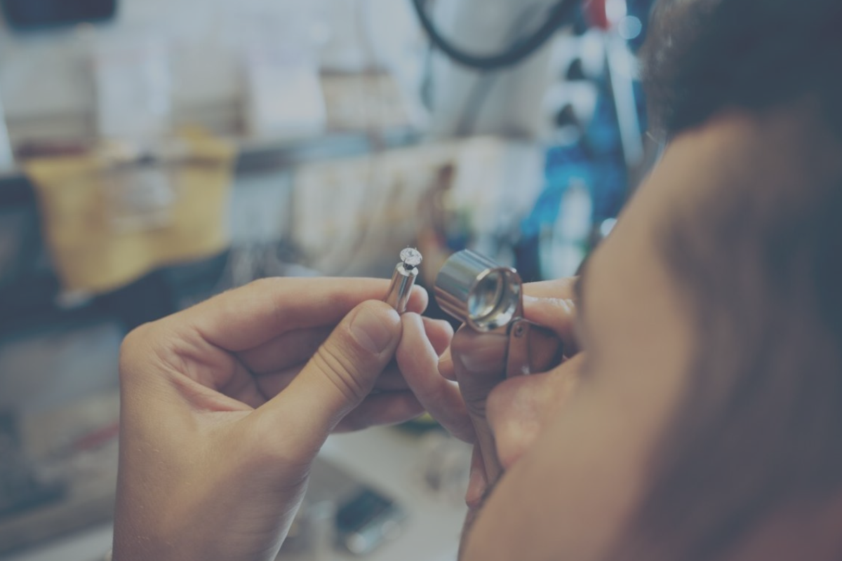 La tecnologia nell'identificazione delle gemme: uno sguardo al futuro La tecnologia nell'identificazione delle gemme: uno sguardo al futuro