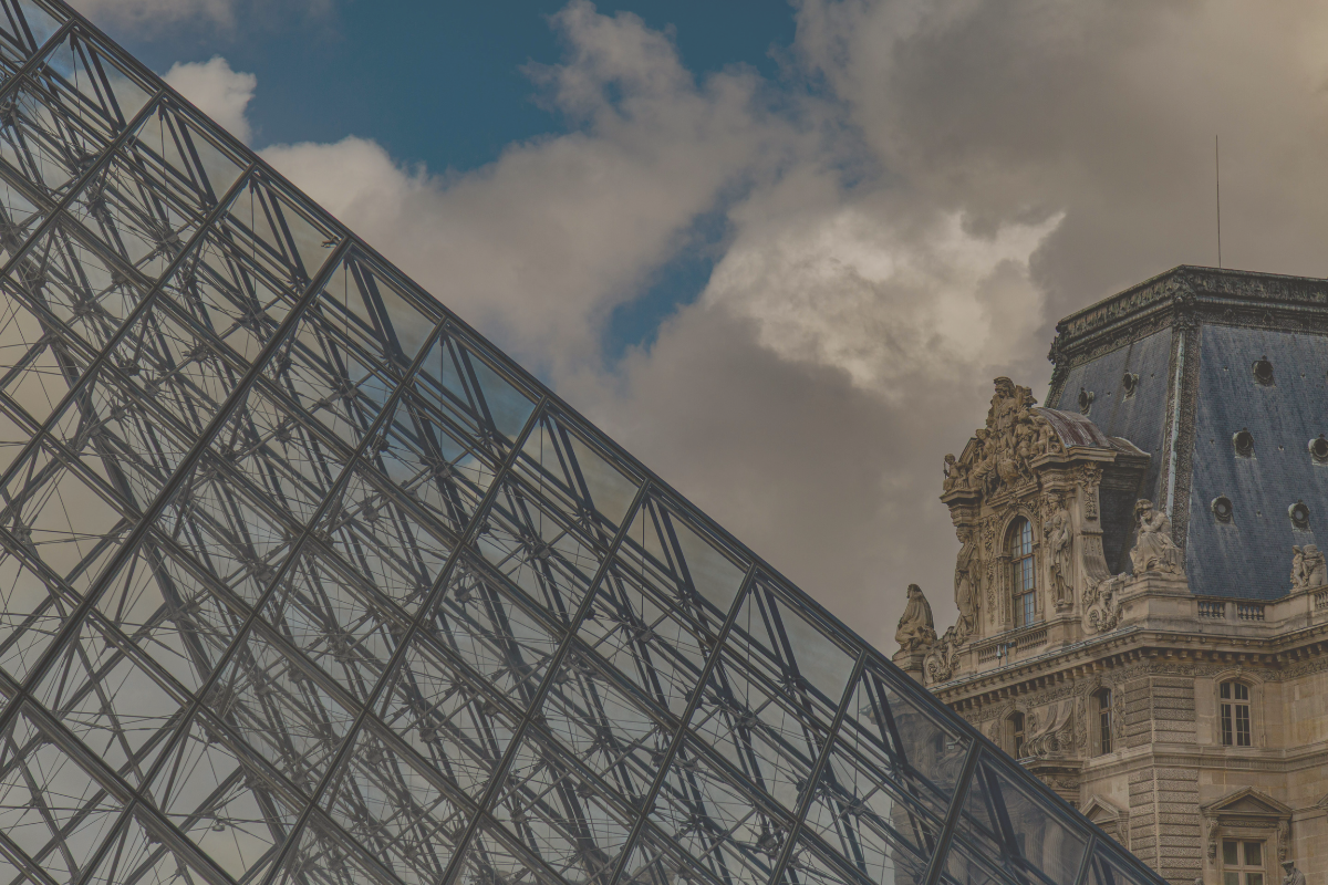 Il Furto di Gioielli al Louvre: Un Colpo Devastante  Il Furto di Gioielli al Louvre: Un Colpo Devastante