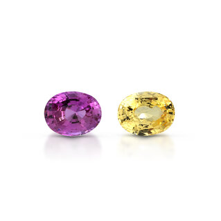 Coppia in forma ovale in zaffiro fancy giallo unheated (3,14 cts) e zaffiro fancy rosa unheated (3,41 cts)