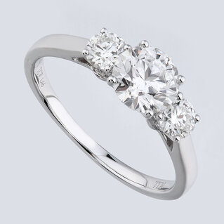 18 kt oro bianco anello con 3 diamanti sintetici