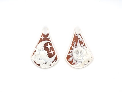 Coppia di Cammei su Conchiglia Naturale Sardonica