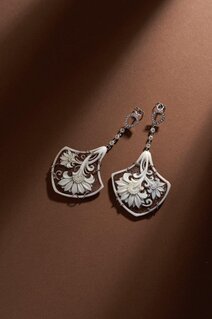 Orecchini con Cammei Naturali Sardonici, Oro 750/000 e Diamanti