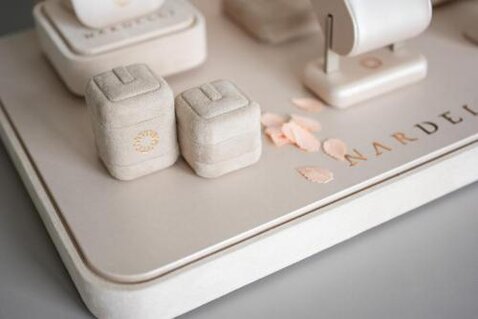 NARDELLI DONNA Window Display