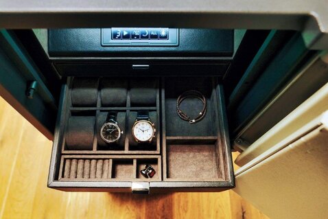 Made-to-Measures SAFES with watchwinders