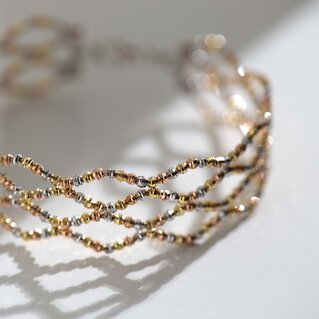 Bracciale rigido con diamantatura