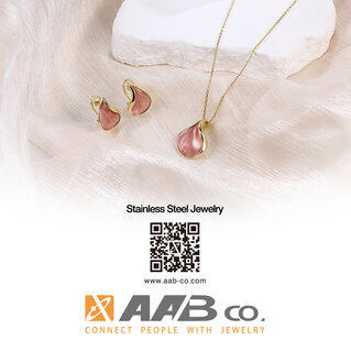 Blush Swan Jewelry Set