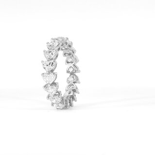 FANCY SHAPE_HEART eternity ring
