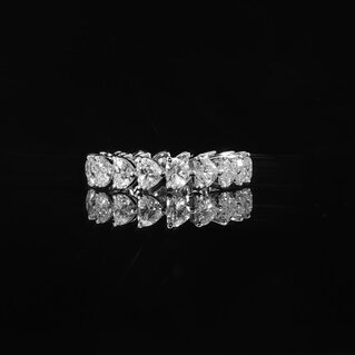 FANCY SHAPE_HEART eternity ring